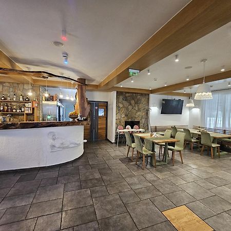 ホテル Casa Iustin モロエニ エクステリア 写真