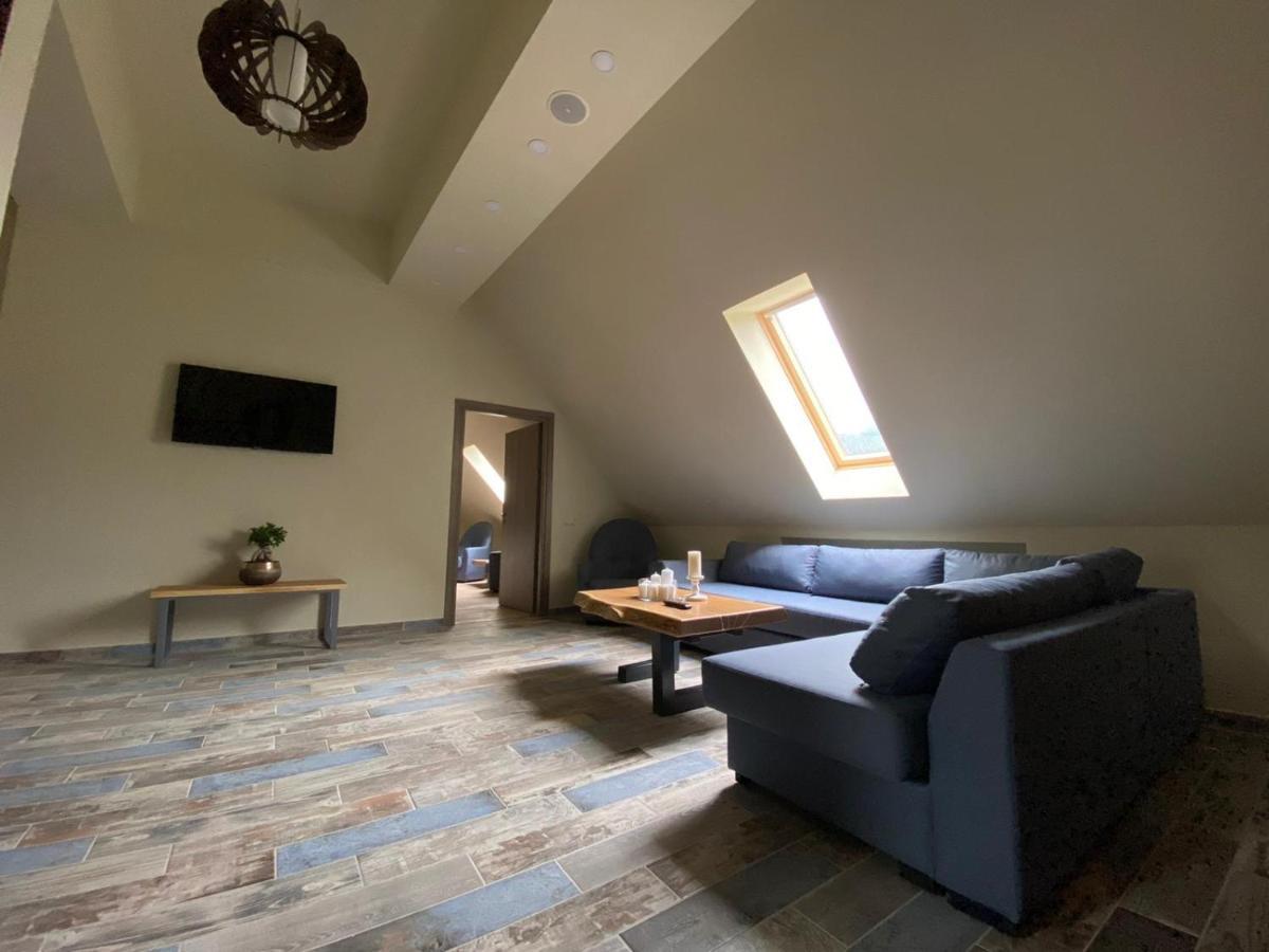ホテル Casa Iustin モロエニ エクステリア 写真
