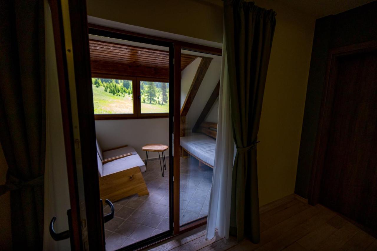 ホテル Casa Iustin モロエニ エクステリア 写真