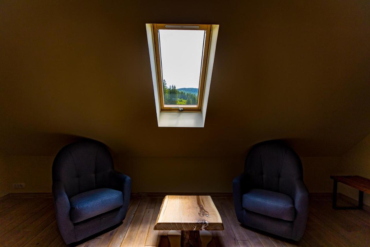 ホテル Casa Iustin モロエニ エクステリア 写真