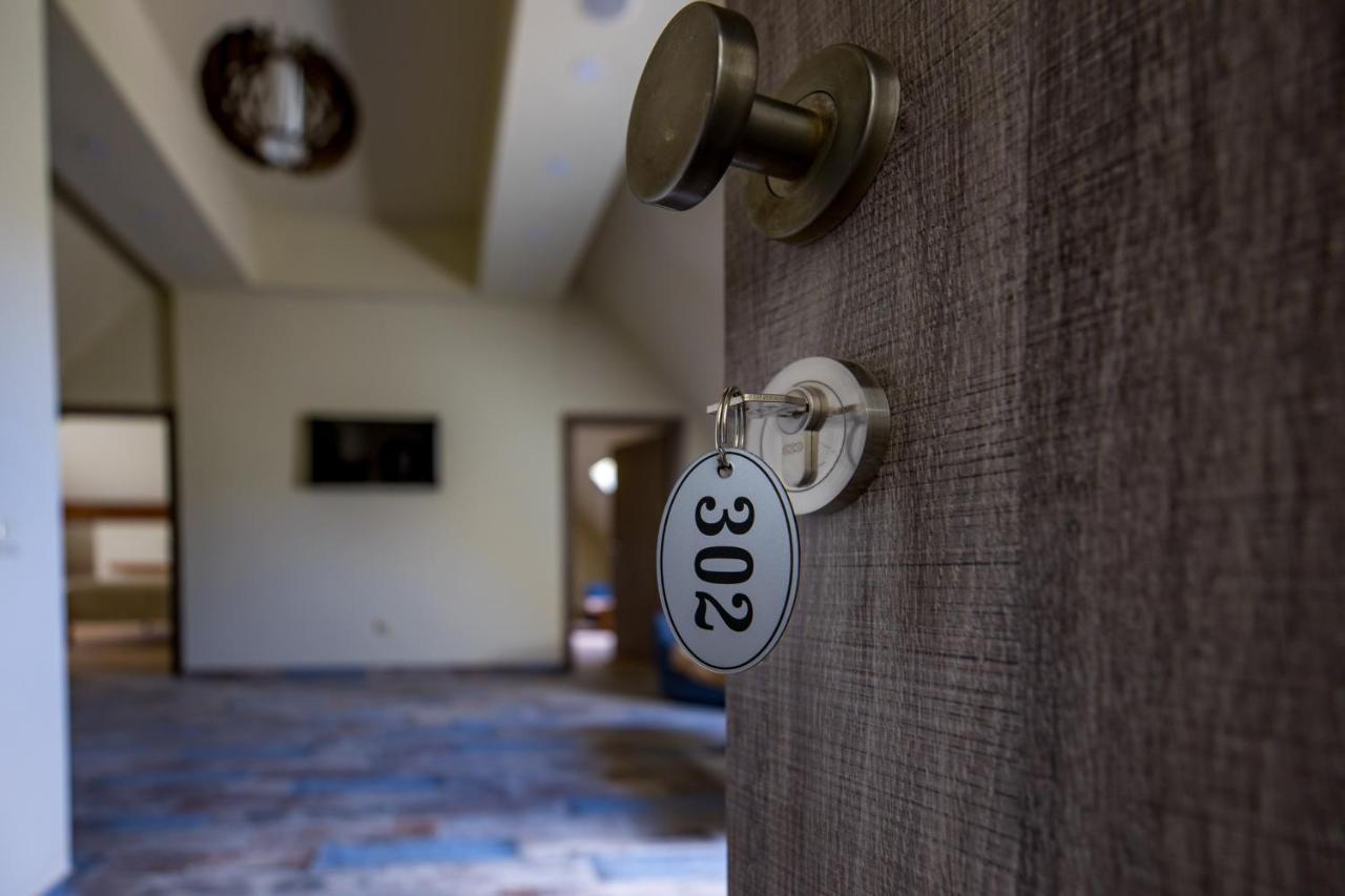 ホテル Casa Iustin モロエニ エクステリア 写真